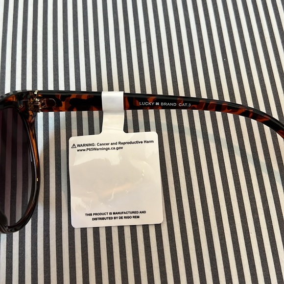 Lucky Brand Sunglasses - Picture 4 of 6
